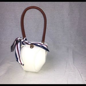 White round purse